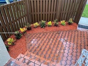 Building Photo - 10221 Fontainebleau Blvd