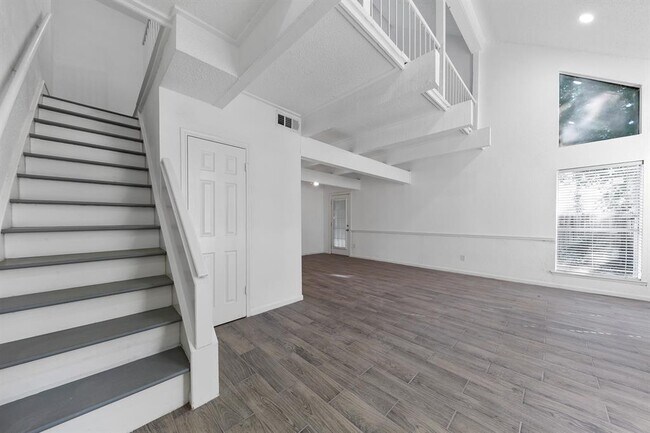 Building Photo - 510 Lynnwood Dr