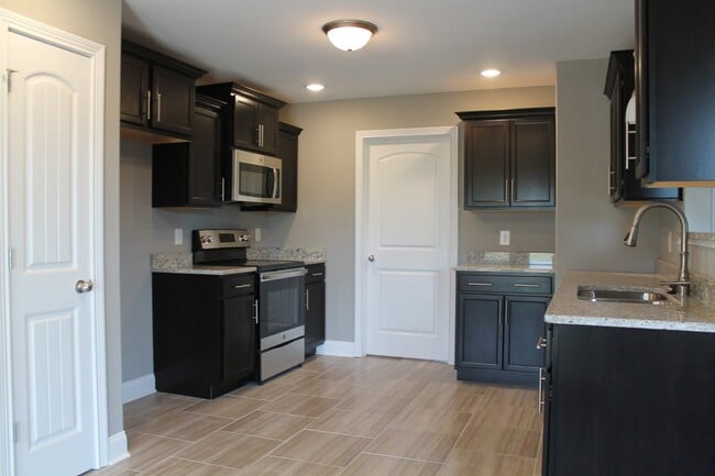 Building Photo - 254 Azalea Dr