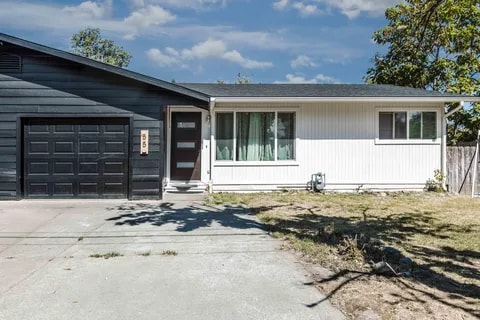 Building Photo - 55 SW Eastern Ave Building Photo - 55 SW Eastern Ave