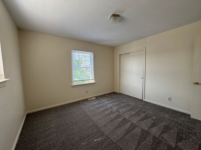 Foto del edificio - Renovated 2 bedroom Duplex!