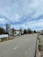 Building Photo - 117 Spring Cir Dr