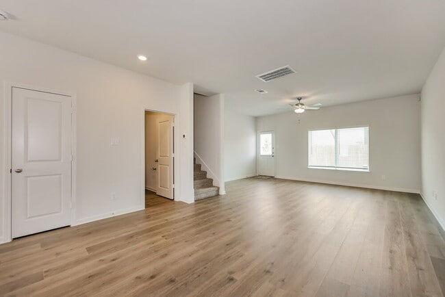 Building Photo - 9829 Teton Vis Dr