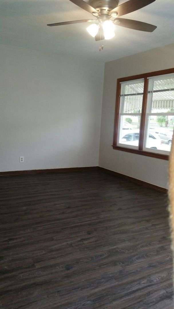 Building Photo - Nebraska Duplex 1