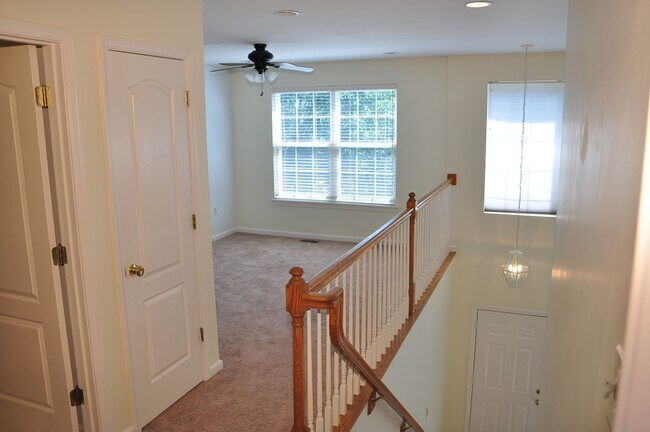 Foto del edificio - 470 Summit Tree Ct