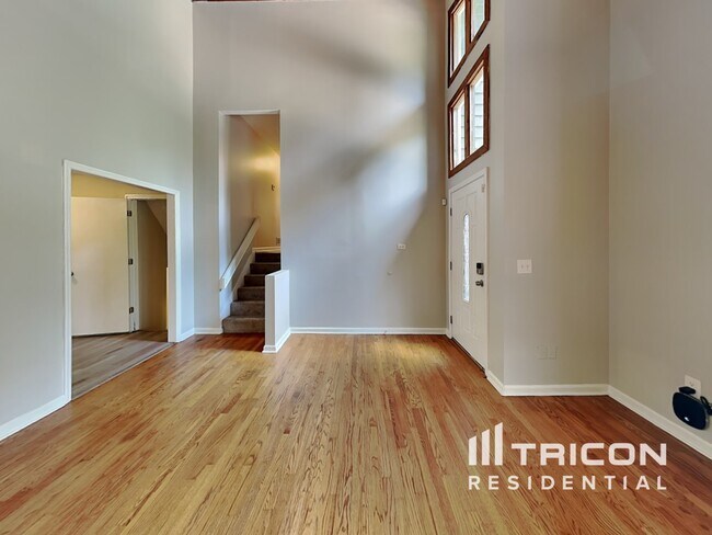 Building Photo - 5070 Ravenwood Dr