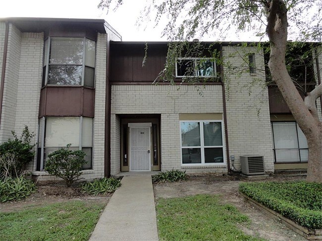 Foto del edificio - 8320 Augustine Dr