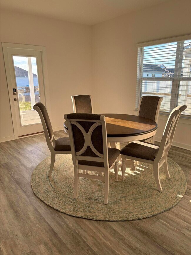 Foto del edificio - 494 Arrowwood Blvd