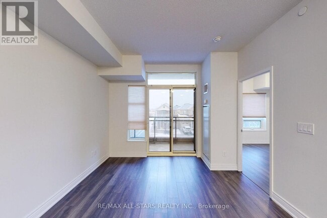 Building Photo - 540-540 Bur Oak Ave