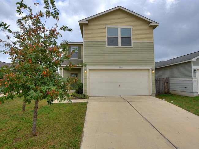 Foto del edificio - Inviting two story home in Berdoll Farms.