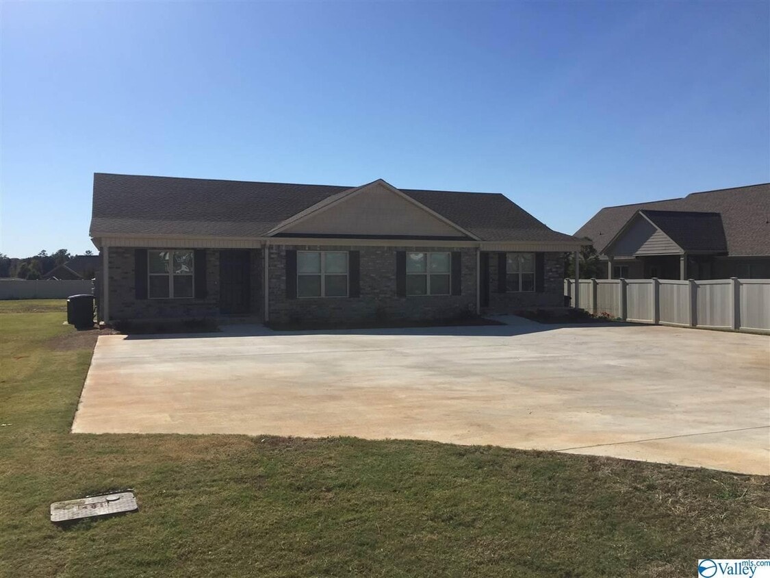 26042 Capshaw Rd, Athens, AL 35613 Townhome Rentals in Athens AL