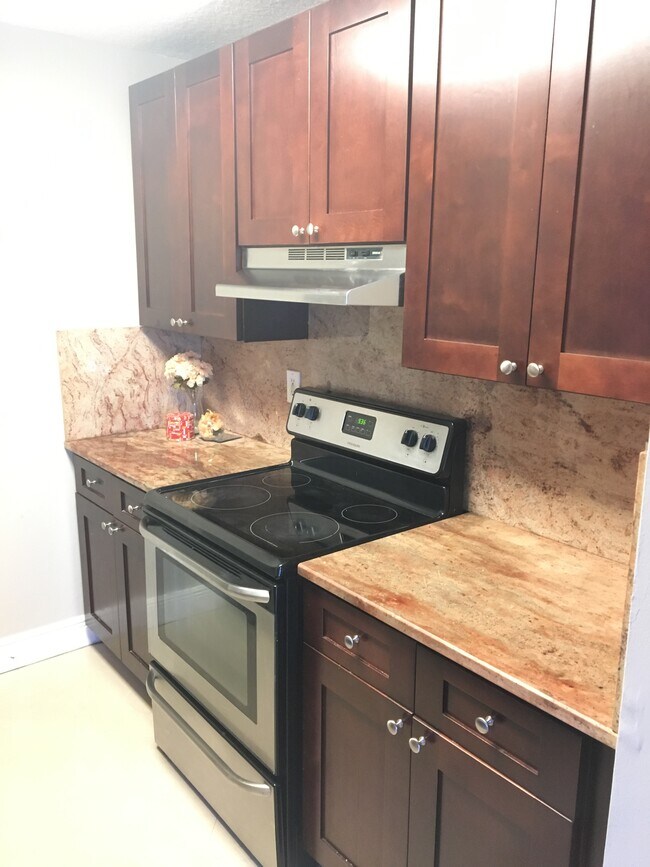 Foto del edificio - 808 Meadows Cir