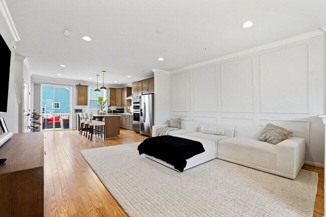 Foto del edificio - SPACIOUS, UPSCALE 3 BEDROOM 3.5 BATH TOWNHOME IS AVAILBLE IN CLARKSBURG!