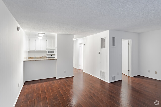 0BR, 1BA - 495 SF - Westwood Park Apartments