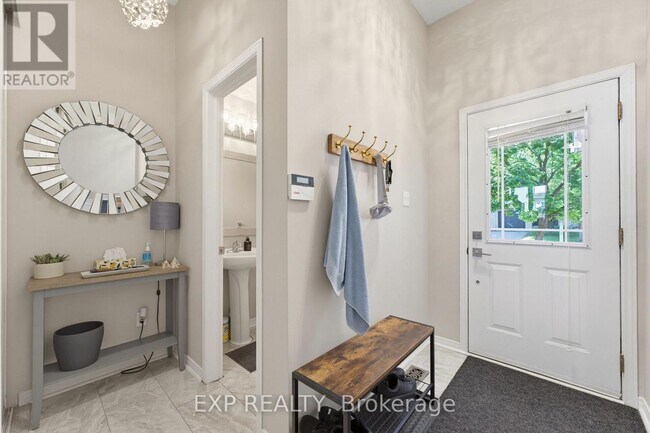 Photo du bâtiment - 2215 Silverado Crescent