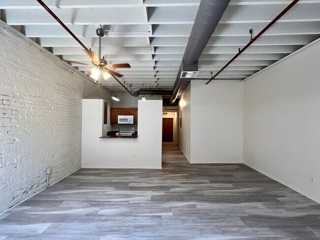 Building Photo - 215 S 4th Ave
