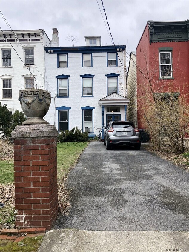 Primary Photo - 231 Union St