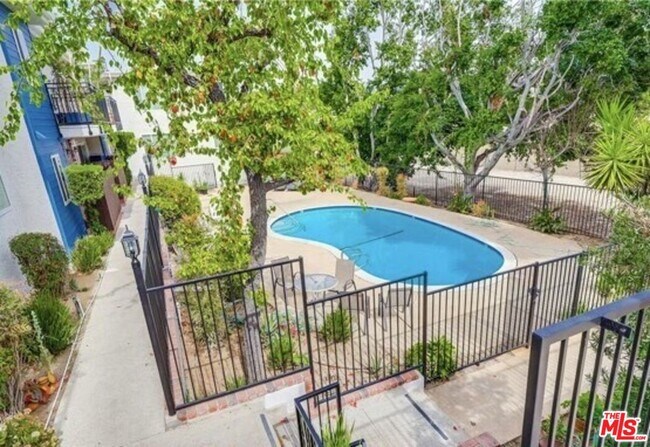 Building Photo - 5252 Coldwater Canyon Ave