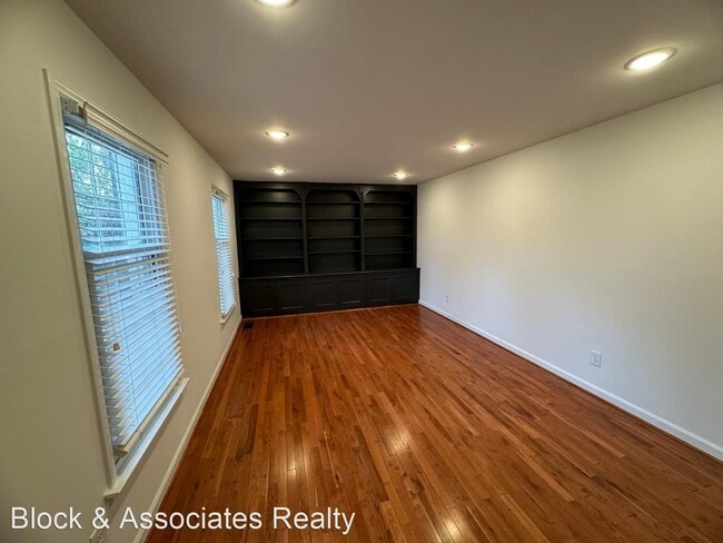 Building Photo - 4 br, 2.5 bath House - 1204 Hillwood Court