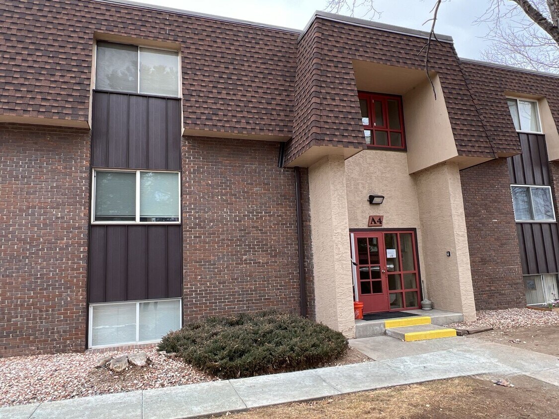Foto principal - Recently Renovated 2 bedroom 1 bath Garden...