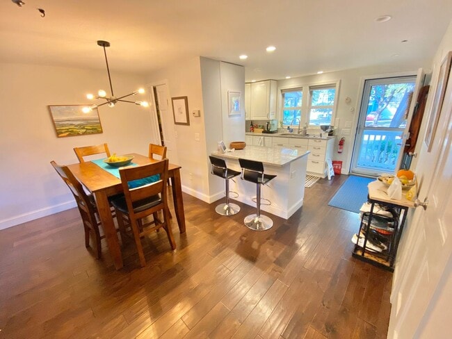 Building Photo - 3 Bedroom Condo in South Burlington VT Available NOW!