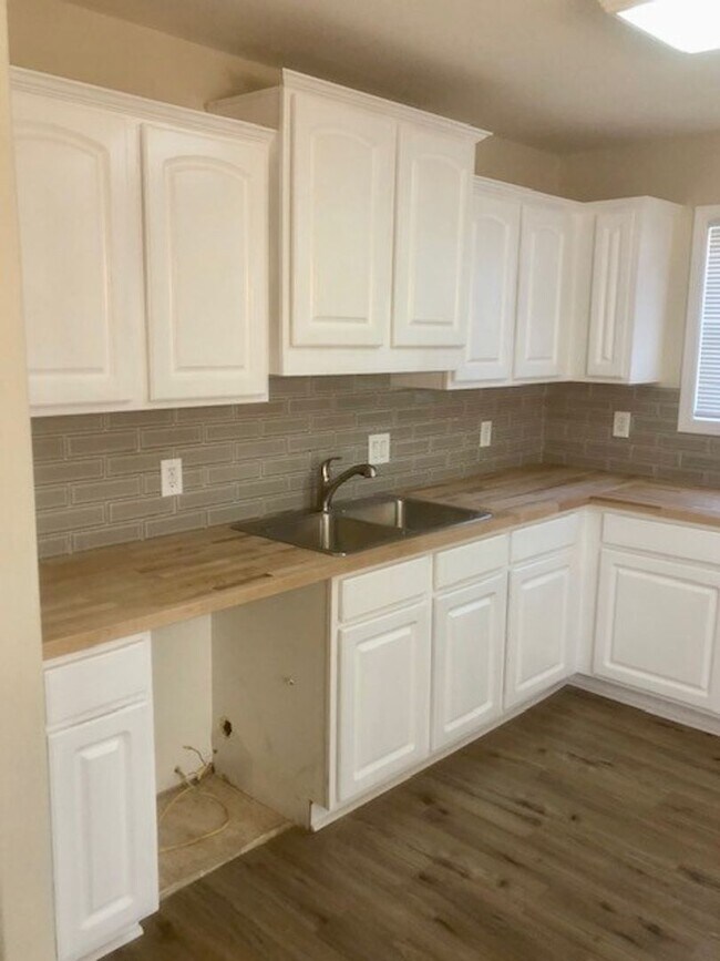 Building Photo - Nice Newly Renovated Home in Pearl!!!