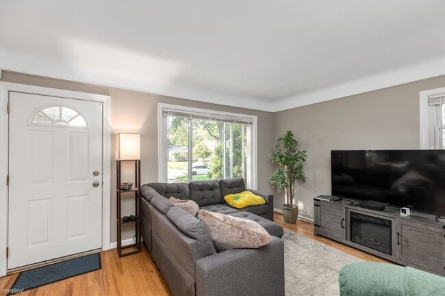 Building Photo - 3 br, 2 bath House - 125 Girard Avenue