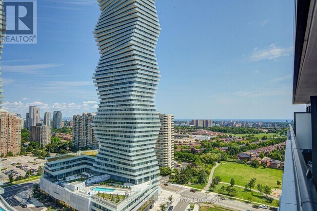 Photo du bâtiment - 448 Burnhamthorpe Rd W