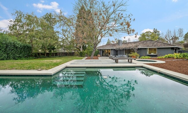 Building Photo - 441 La Mesa Dr