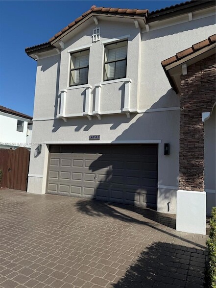 Building Photo - 1535 SW 145th Ave