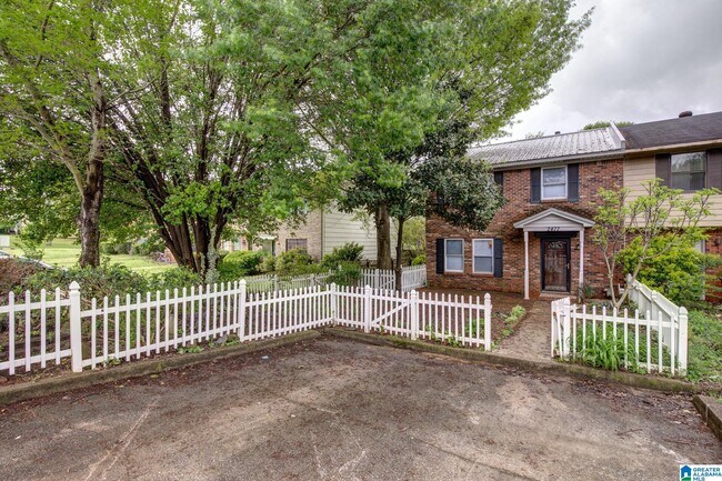 Building Photo - 2477 Hampstead Dr