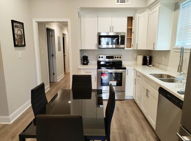 Building Photo - 2136 Saint Andrew St