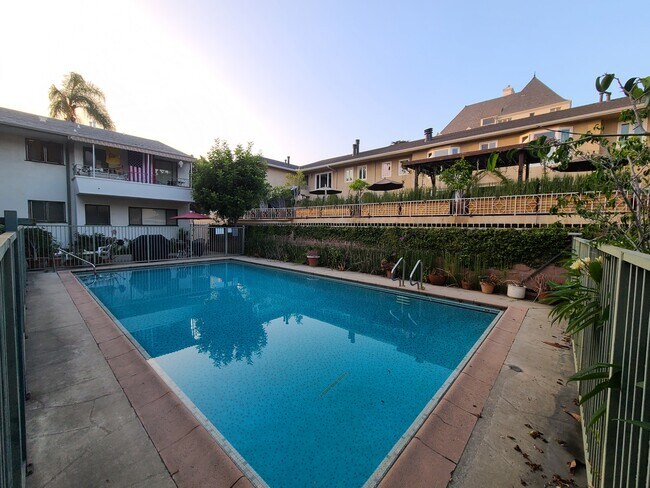 Foto del edificio - 1340 N Crescent Heights Blvd