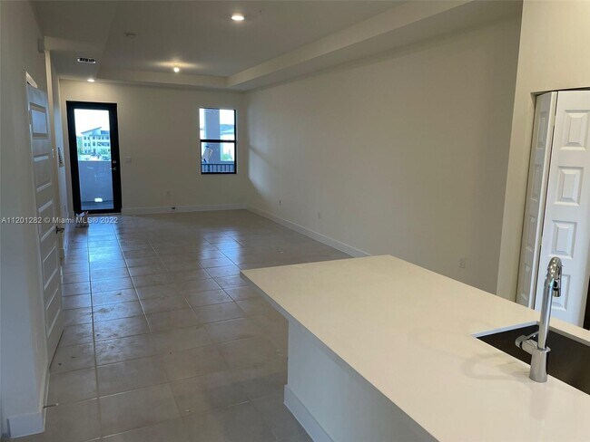 Foto del edificio - 7905 NW 104th Ave