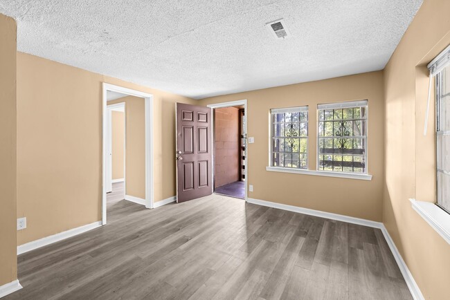 Foto del edificio - Charming 3 Bedroom 2 Bathroom Home