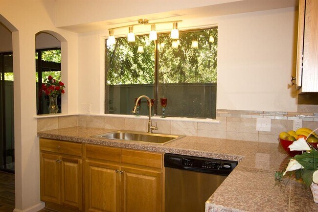 Foto del edificio - 5031 Fort Clark Dr