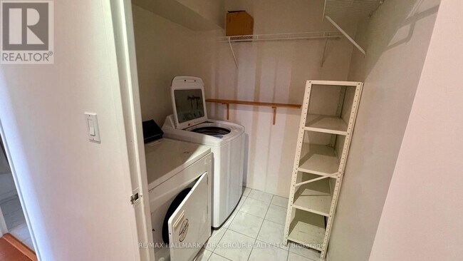 Photo du bâtiment - 3300-3300 Don Mills Rd