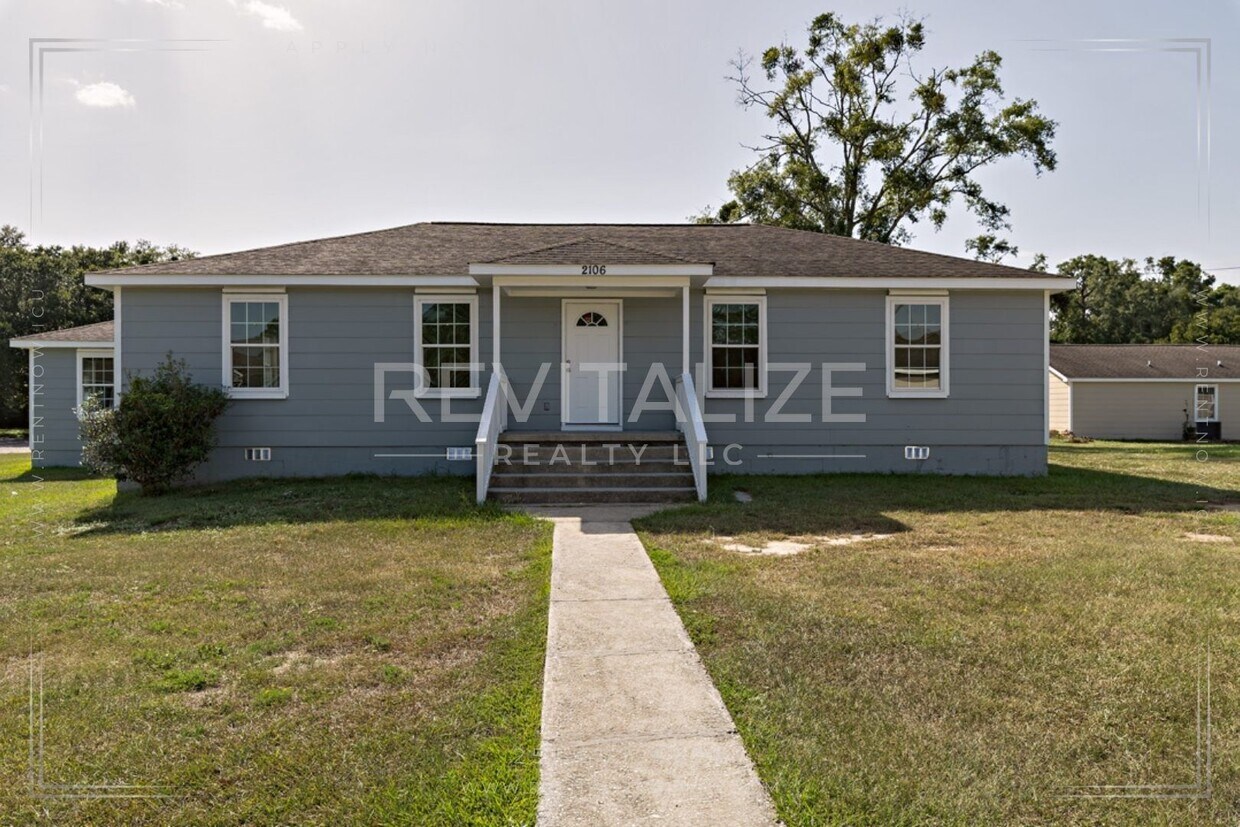 Foto principal - **HALF-OFF SECURITY DEPOSIT** Newly Renova...