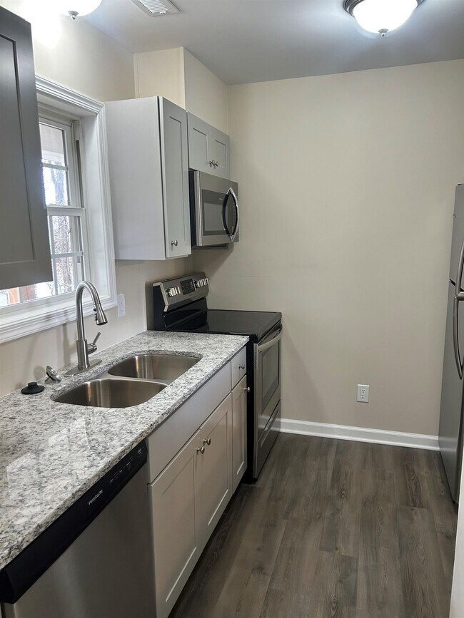 Building Photo - 1129 Robin Hood Ct