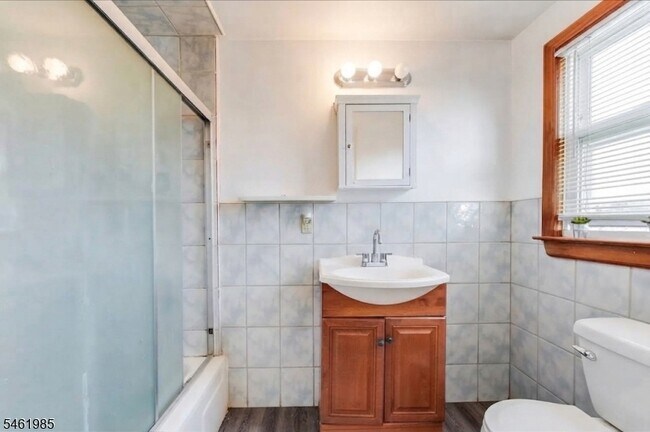 Foto del edificio - 327 Stover Ave