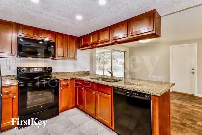Foto del edificio - 6428 Ridge Crest Dr