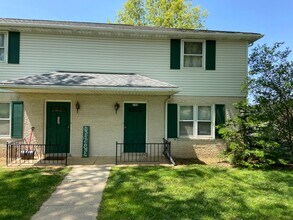 Building Photo - 135 Oak Manor Dr