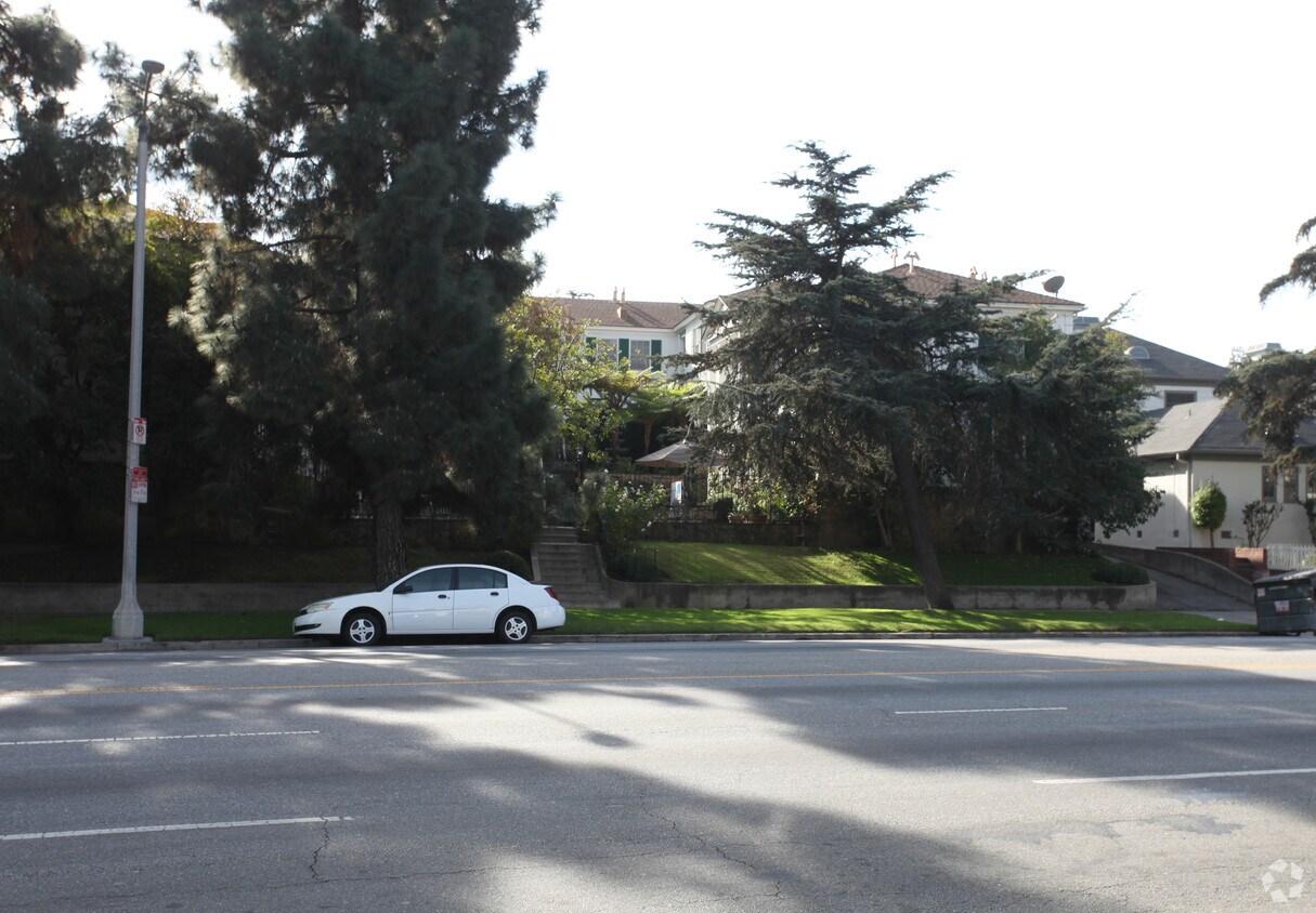 House Apartments Apartments in Los Angeles, CA
