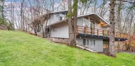 Building Photo - 47 Hill St