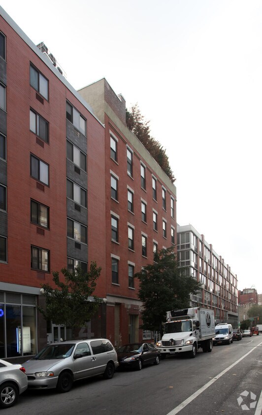 Building Photo - 6 E First St