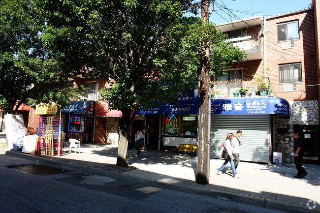 Building Photo - 13505-13515 38th Ave
