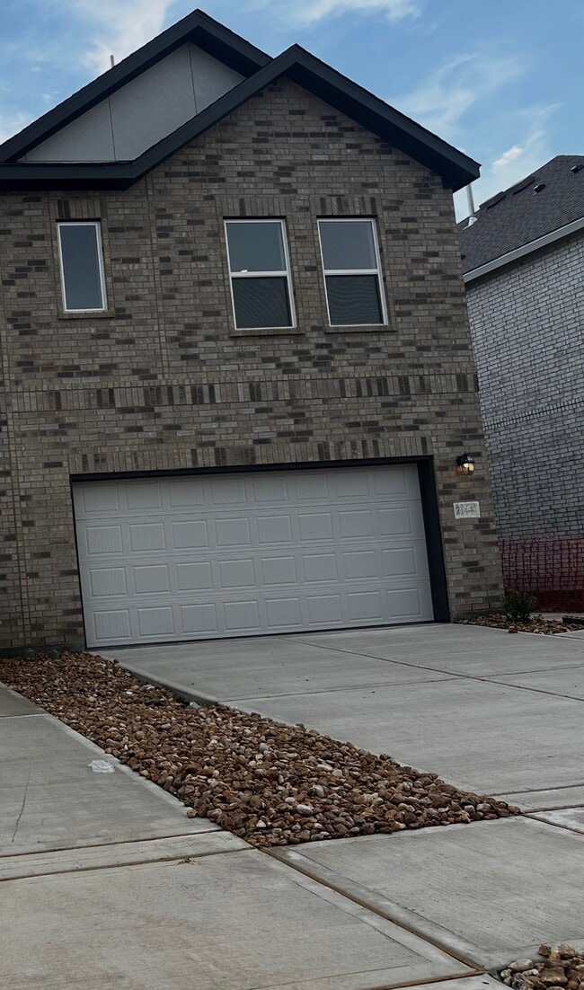 Building Photo - 2144 Salinas Dr
