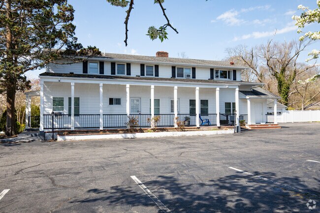 Entrances - 167 Middle Rd