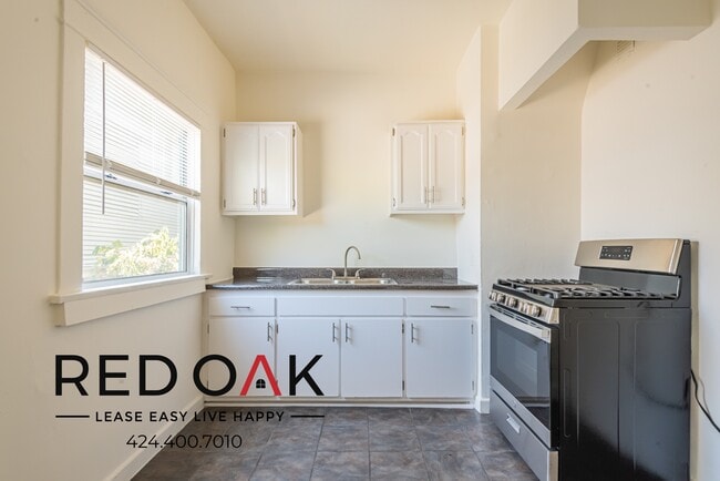 Building Photo - 2737 San Marino St