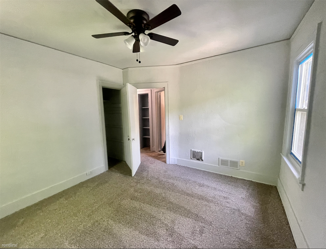 Building Photo - 2 br, 1 bath Duplex - 182 Eastlawn St Upst...